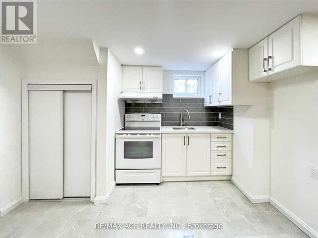 Building Photo - 246 Horsham Ave