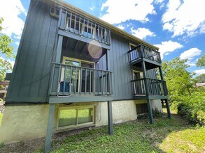 Building Photo - 2024 Summit St