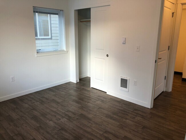 Building Photo - 5624 SE 22nd Ave
