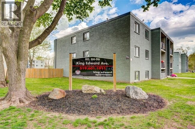 Building Photo - 94 King Edward Ave