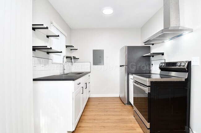 Building Photo - 15533 NE Glisan St