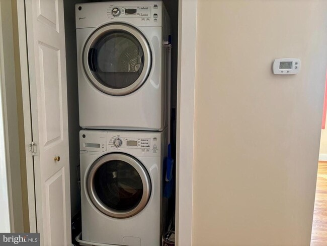 Building Photo - 101 S Commerce St