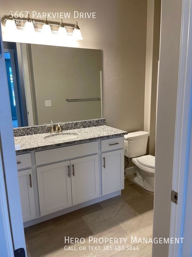 Building Photo - 5667 Parkview Dr