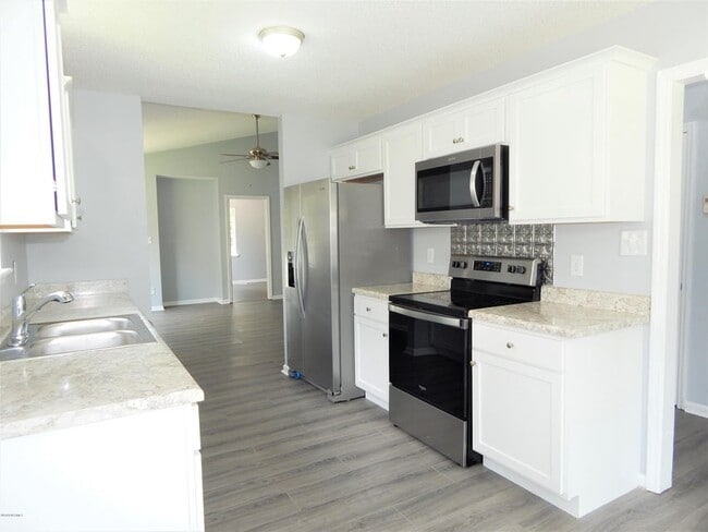 Building Photo - 612 S Hampton Dr