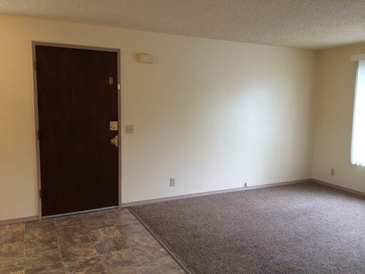 Building Photo - 670w13