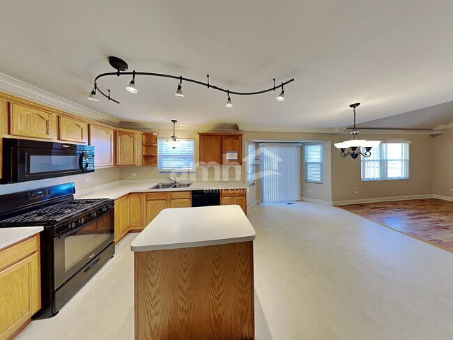 Building Photo - 887 Laurel Dr