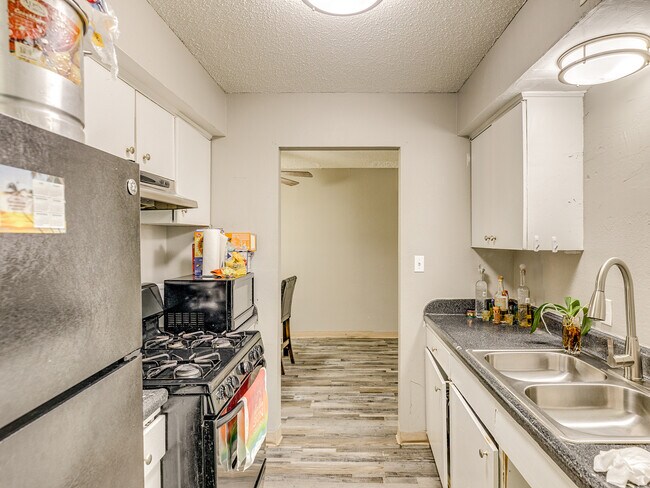 Foto del edificio - Hillcrest Residences