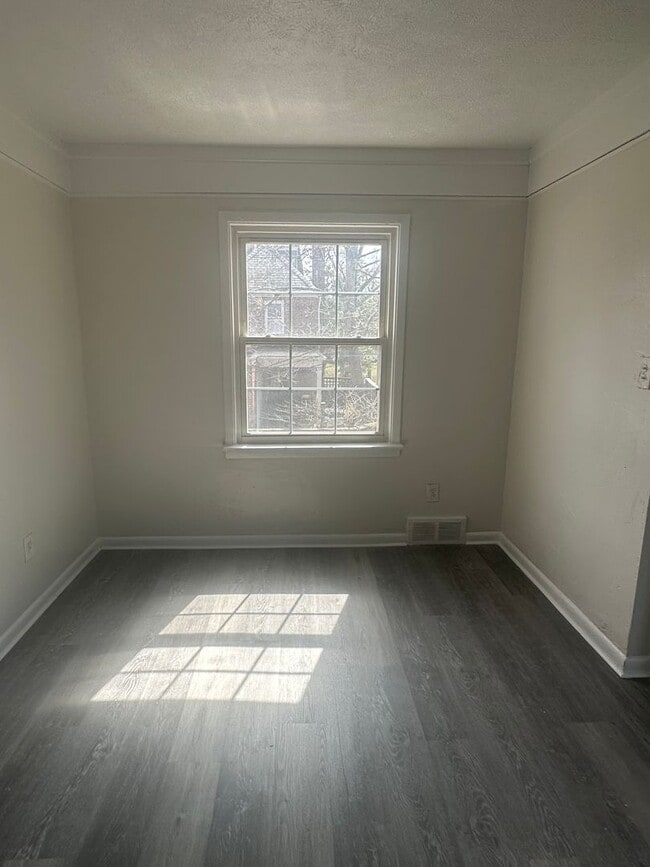 Building Photo - 3641 Ingleside Rd