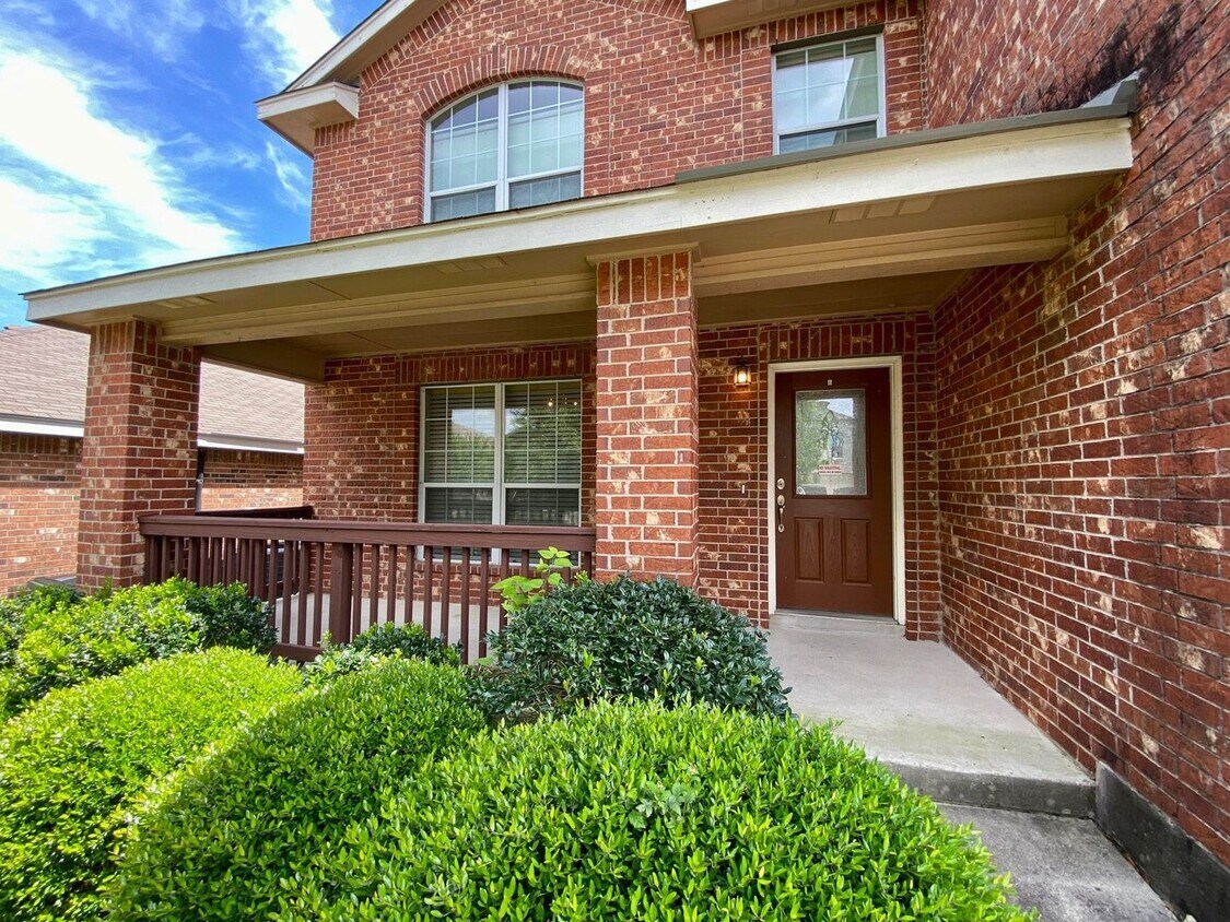Primary Photo - Gorgeous 4 bed/2.5 bath home in a great lo...