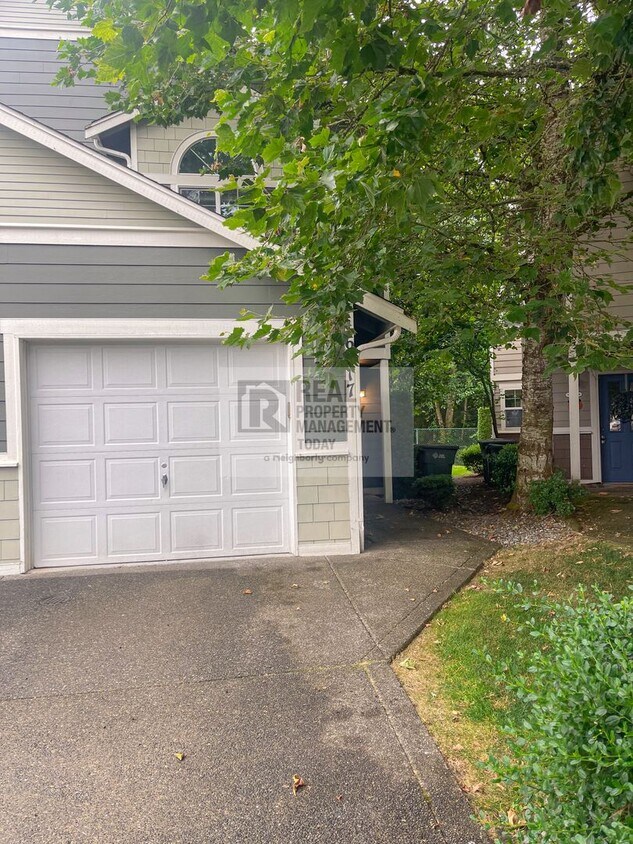 Primary Photo - Fantastic 2 Bedroom Townhouse!