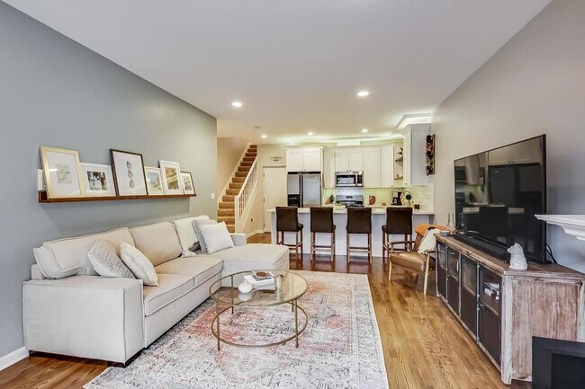 Foto del edificio - 2524 W Bloomingdale Ave