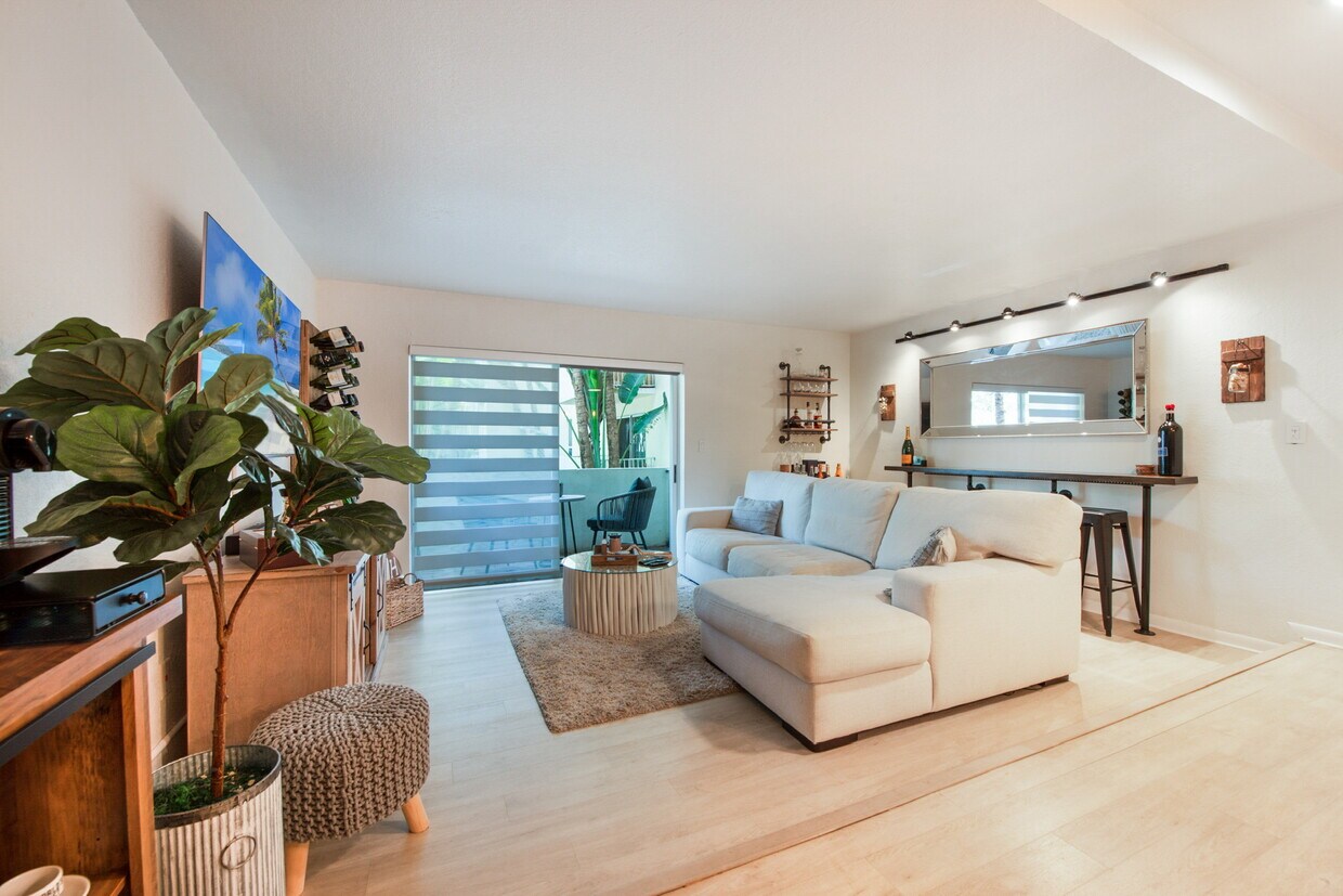 Primary Photo - 8950 SW 69th Ct