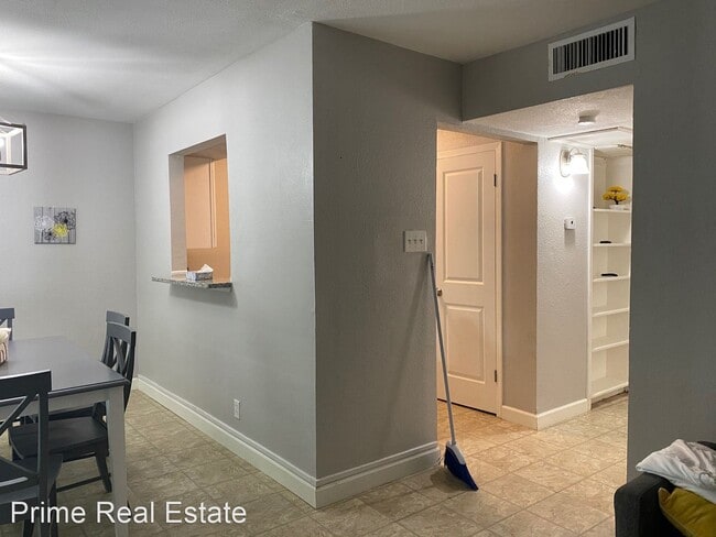 Building Photo - 2 br, 1 bath House - 461 Eldon Dr Apt 39