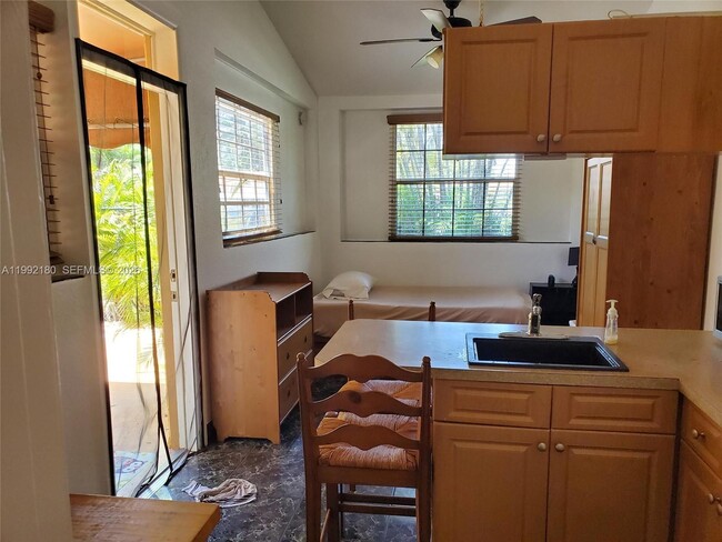 Foto del edificio - 1916 Coolidge St