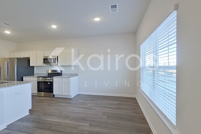 Building Photo - 2185 Banyan Cir