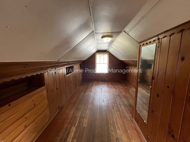 Building Photo - 518 S 10th Pl