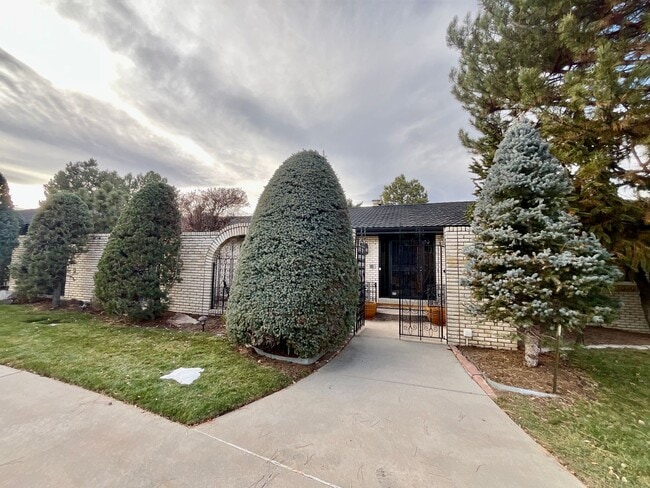 Photo - Gorgeous 4 bed 5 bath Luxury rental in Cherry Hills Village! House