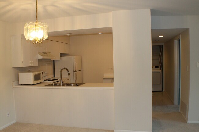 Building Photo - 1808 Plum Grove Rd