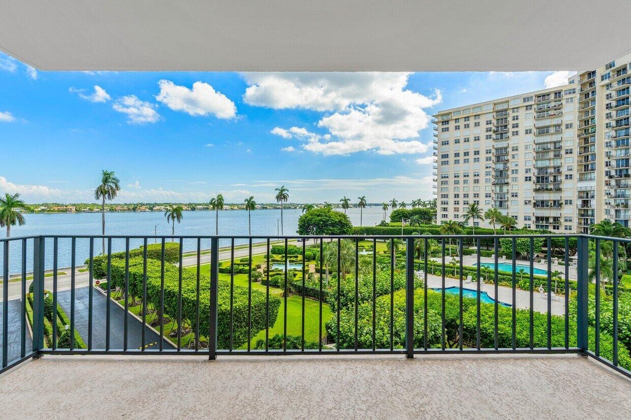 Primary Photo - 1701 S Flagler Dr