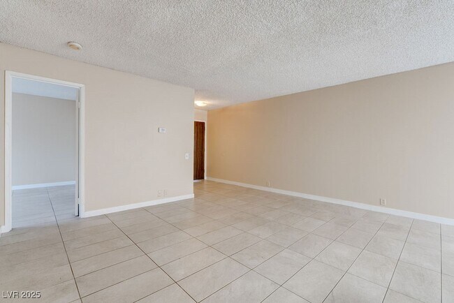 Foto del edificio - 698 Northrop Ave