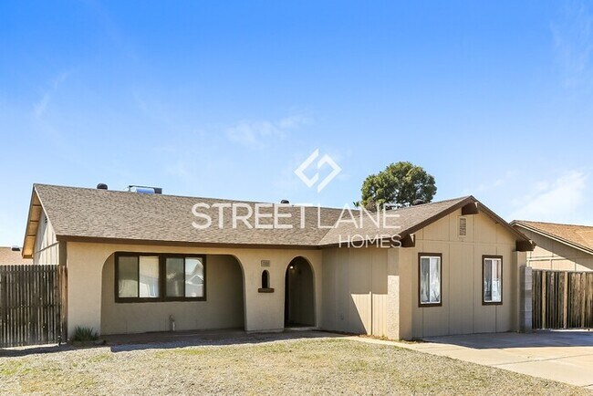 Building Photo - REDUCED-3 bedroom POOL home in Peoria!