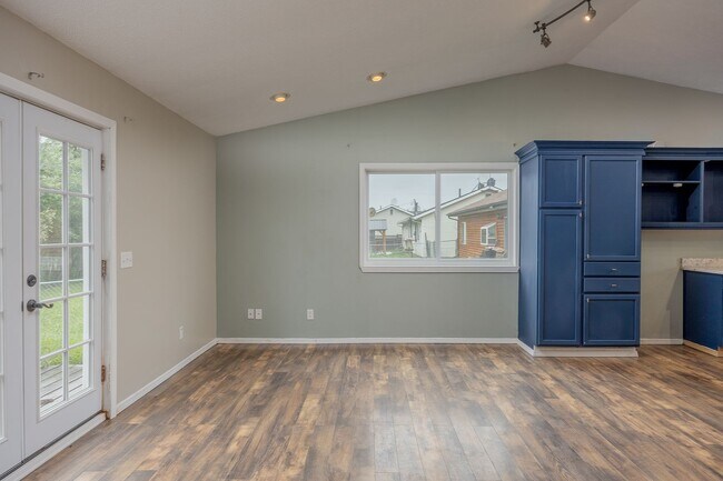 Foto del edificio - Charming 3-Bedroom Home in North Pole – Ne...