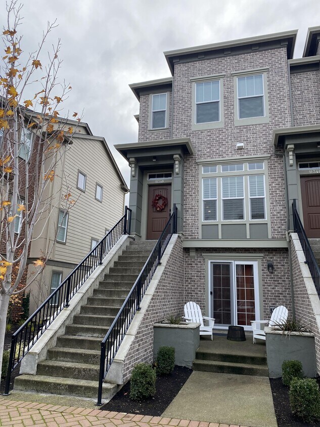 11340 SW Mont Blanc St, Wilsonville, OR 97070 Townhome Rentals in