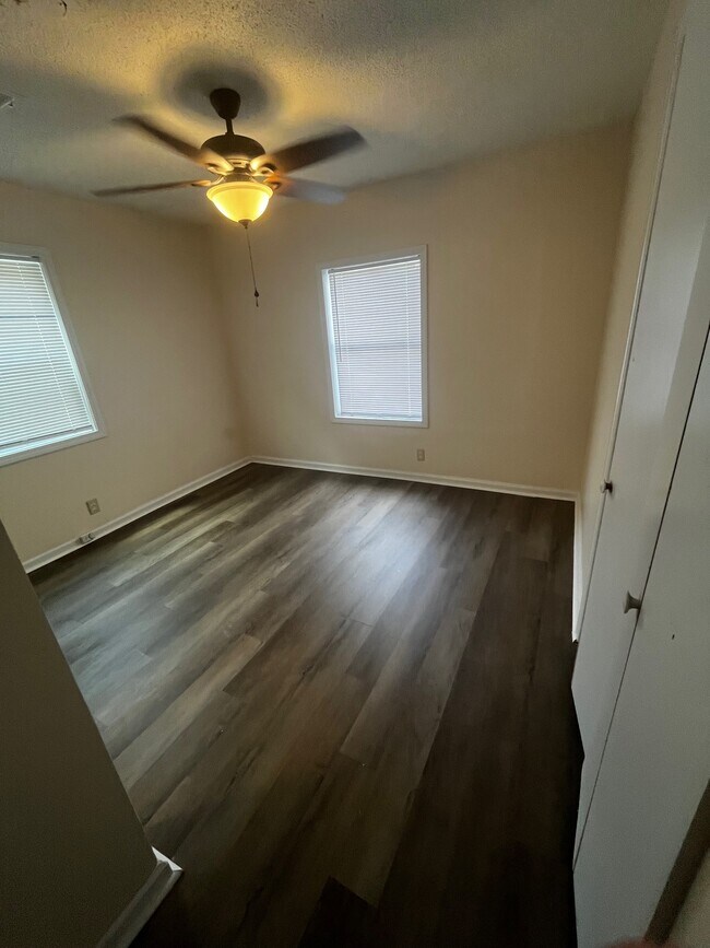 Building Photo - 406 Hiley St