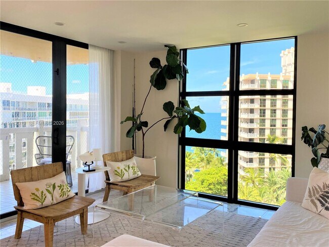 Foto del edificio - 1121 Crandon Blvd