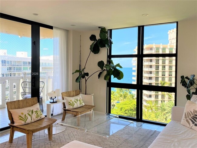 Building Photo - 1121 Crandon Blvd