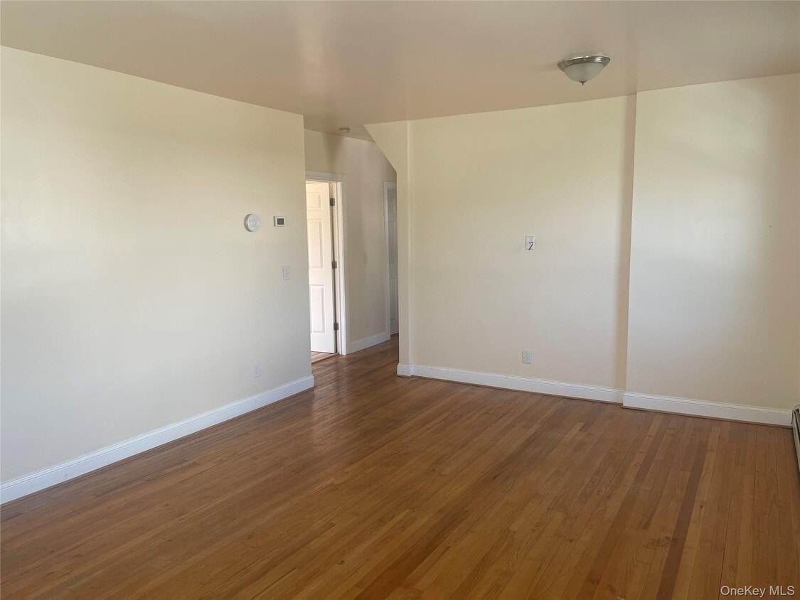 Building Photo - 918 10th St