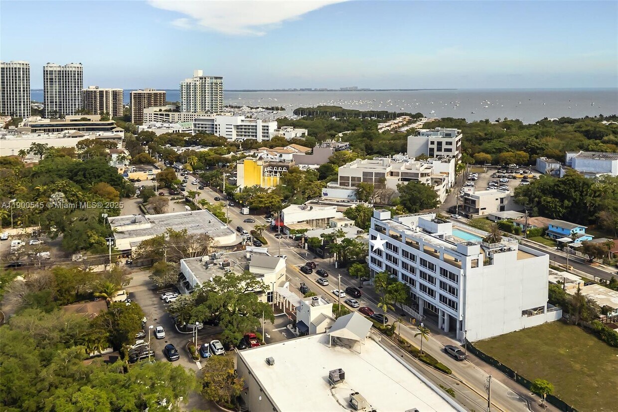 Foto principal - 3250 Grand Ave