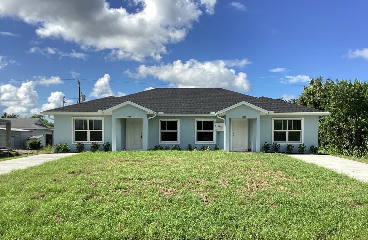 10185 Burlington Ave, Englewood, FL 34224 Room for Rent in Englewood