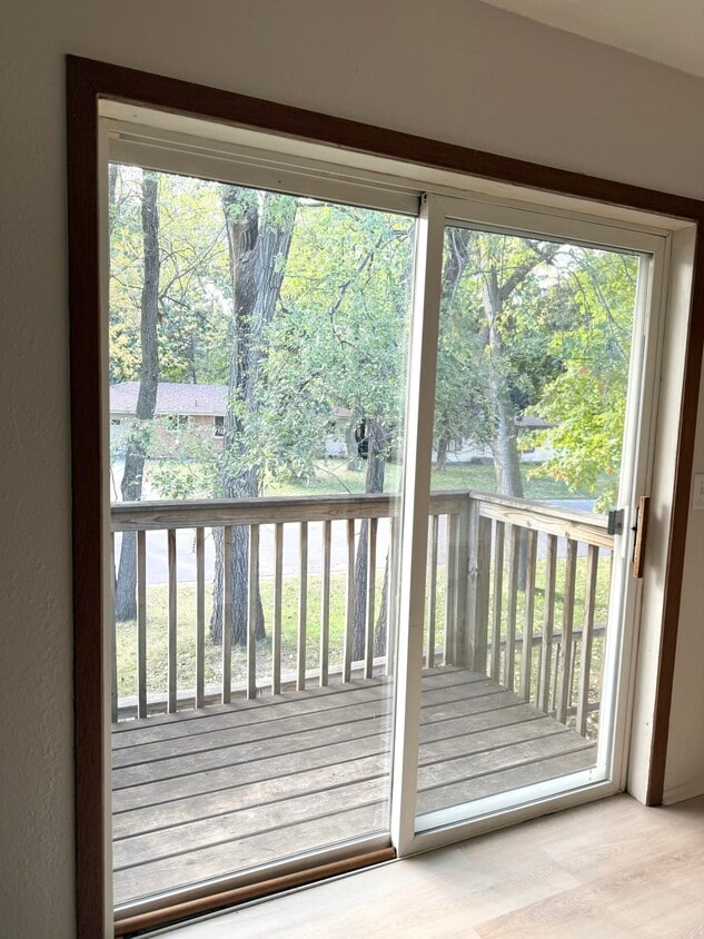 West facing balcony - 6531 Channel Rd NE