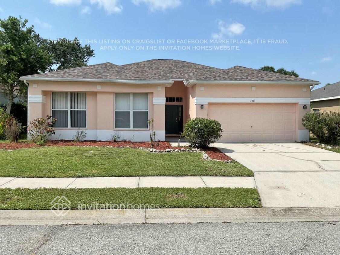 Foto principal - 3911 3rd Ave E