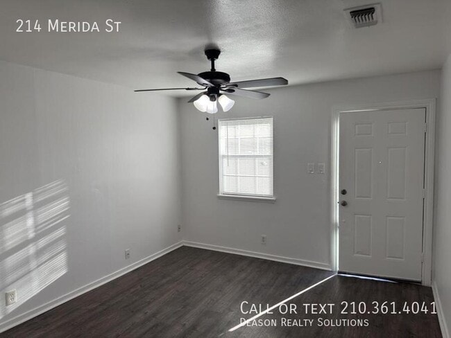 Building Photo - 214 Merida St