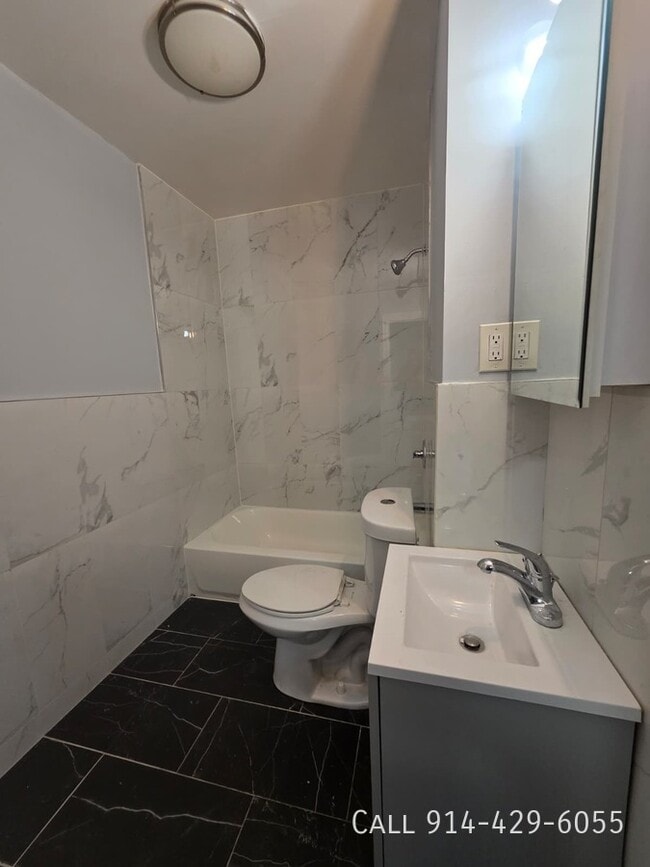 Building Photo - 157 Voss Ave