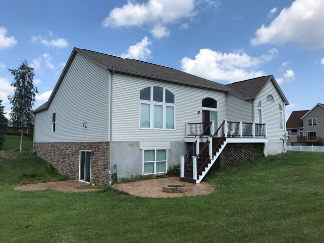 Building Photo - 1686 Sandy Lake Rd