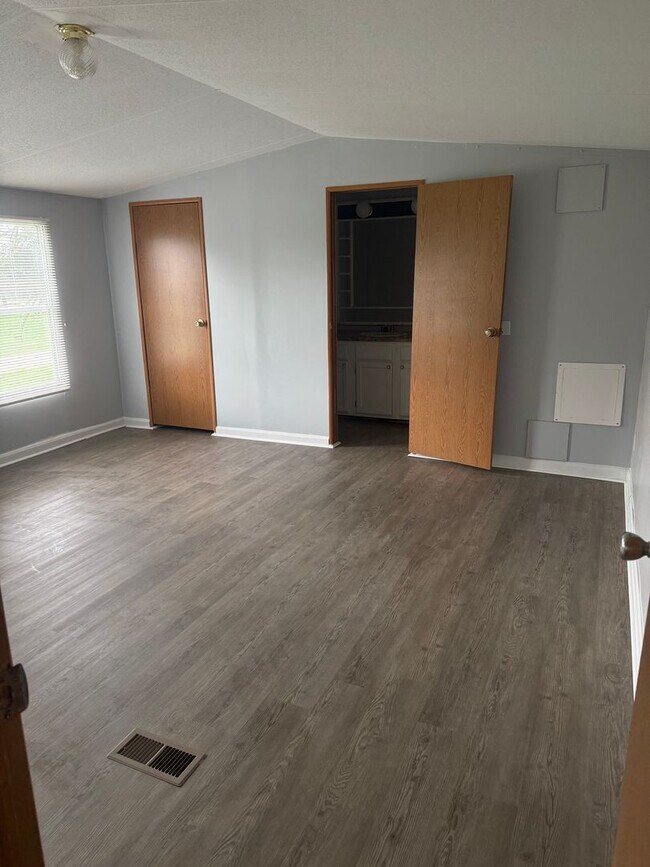 Foto del edificio - 232 White Rd