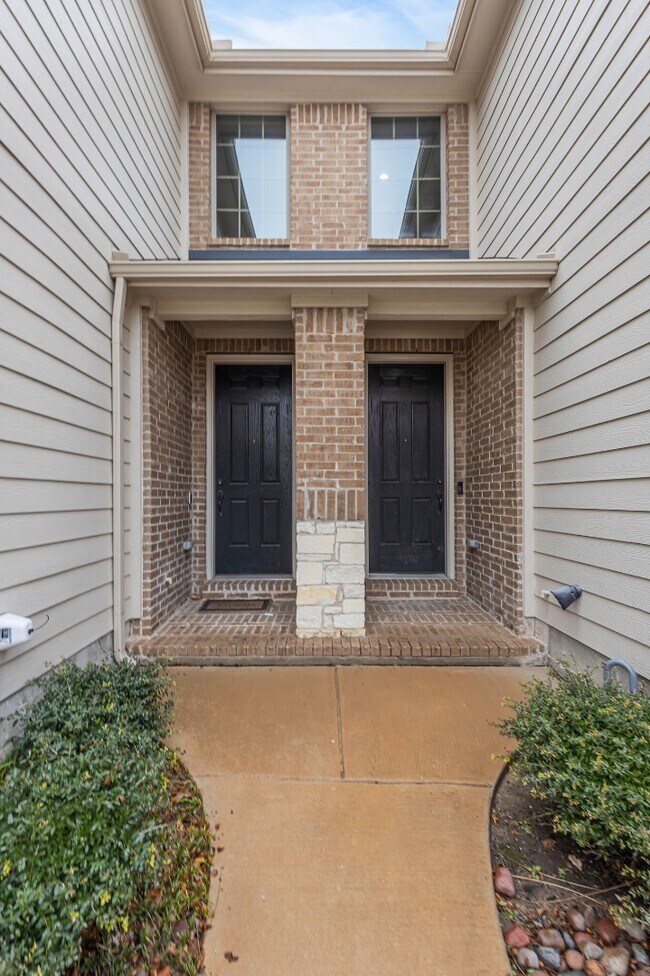 Foto del edificio - Beautiful Plano Townhome for Lease