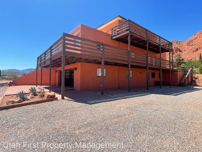 Foto del edificio - 4 br, 4 bath House - 370 N 100 E