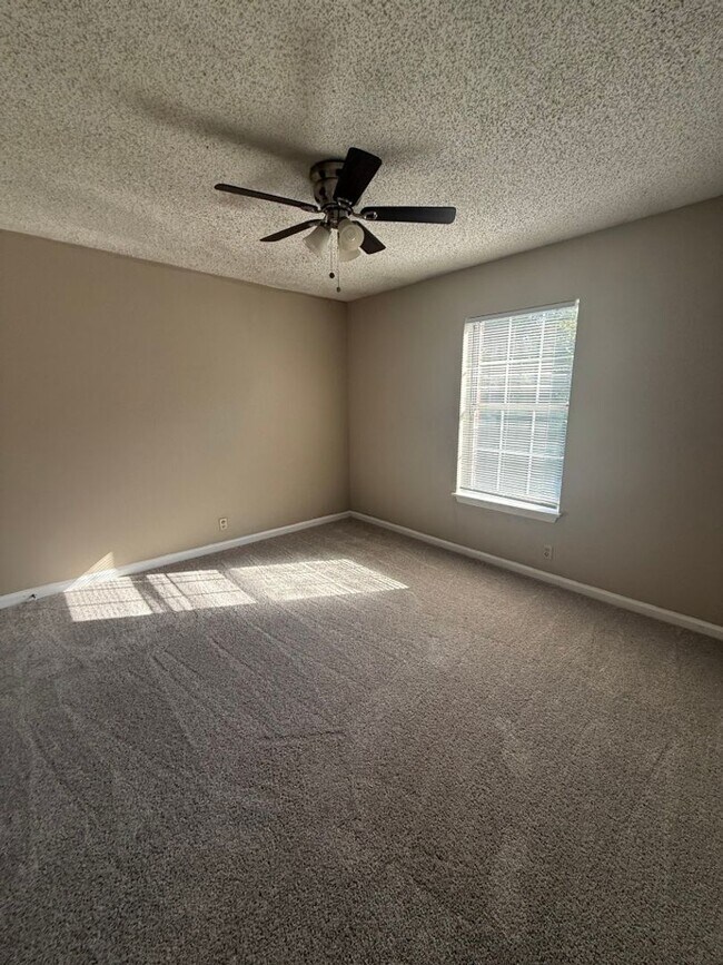 Foto del edificio - Affordable townhome with Free Rent