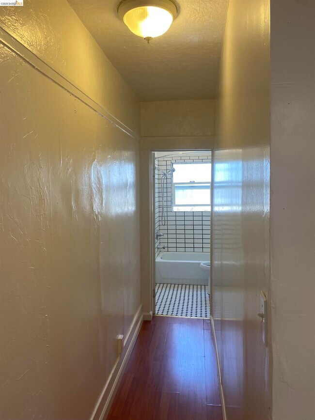 Foto del edificio - 1323 E 21st St
