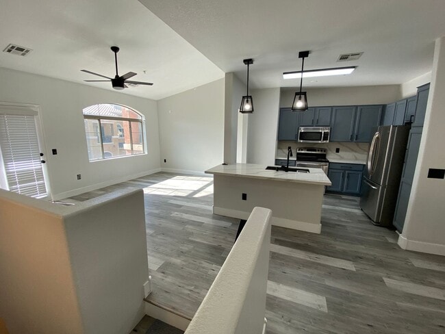 Building Photo - Fully Remodeled Downtown Gilbert Condo