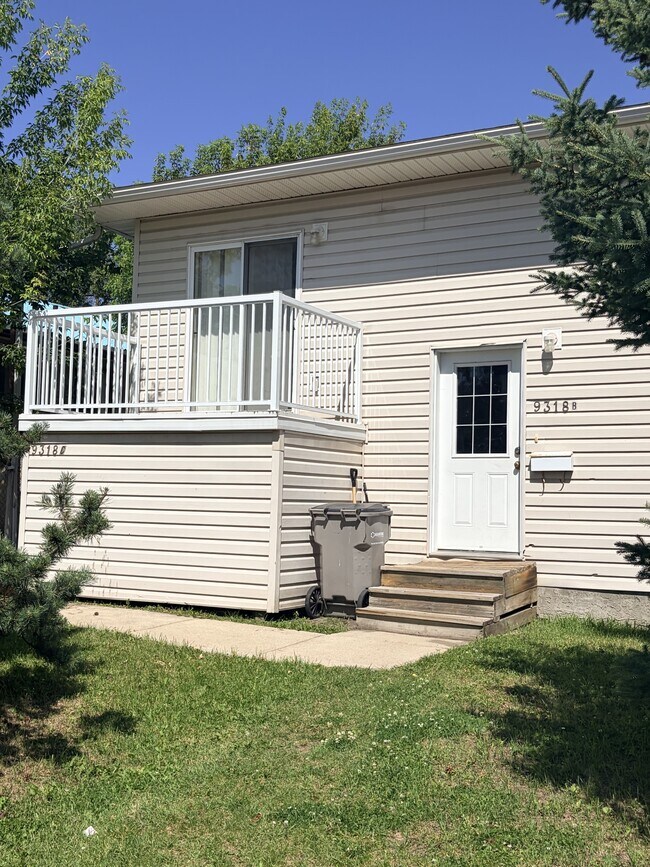 Photo du bâtiment - 9318 B-93106 106 Ave.