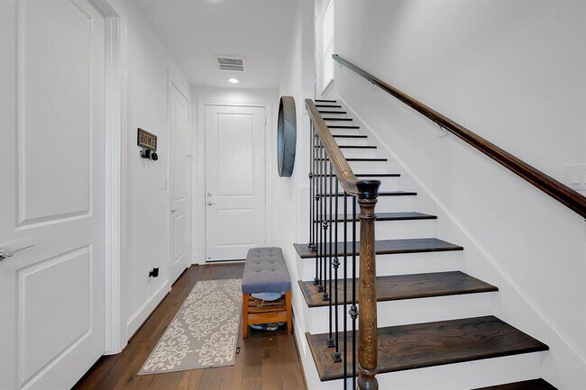 Foto del edificio - 8636 Emnora Ln