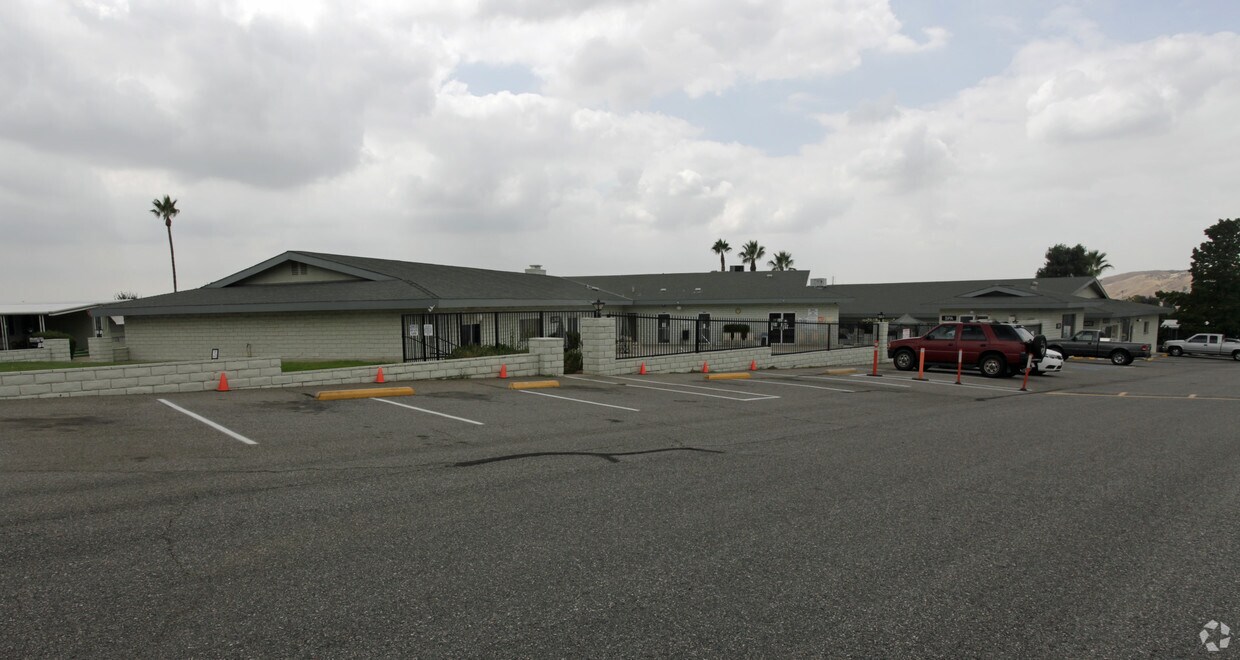 Lakeview Mobile Estates Apartments in Yucaipa, CA