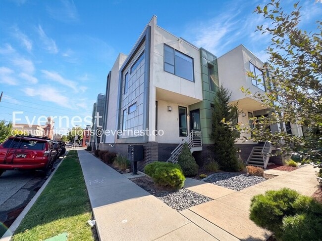 Building Photo - 3444 Navajo St