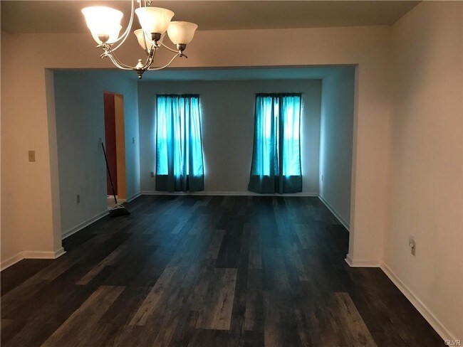 Building Photo - 213 McNair Cir