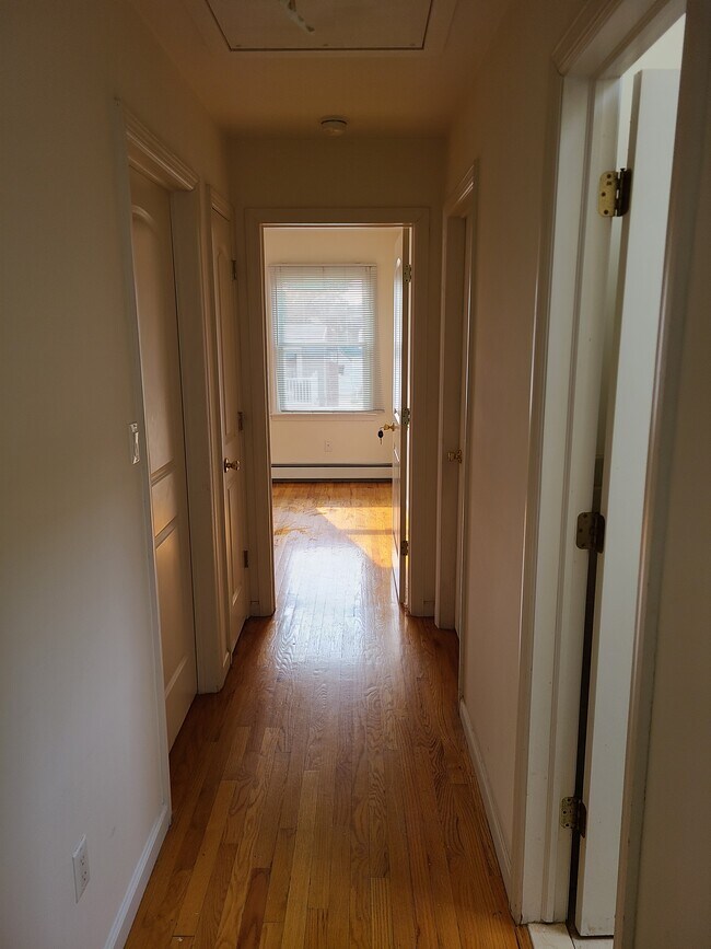 Foto del edificio - 372 Litchfield Ave